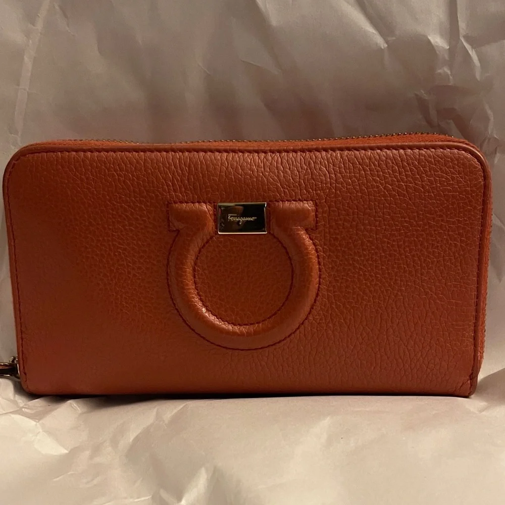 Ferragamo 22C843 Women's Long Wallet Gancho City Red Salvatore Ferragamo, red